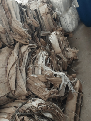 Radovanski big bags usados e sacarias. Big bags higienizados, sem lavar ou batifos - Brancos ou com logomarca - válvula superior e inferior - 4 alças - capacidade para 1.000Kg - Preimeiro uso e seminovos com liner.