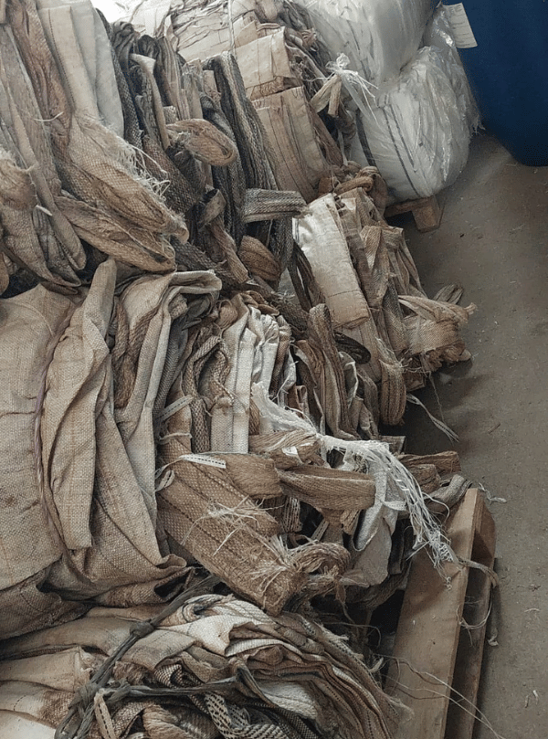 Radovanski big bags usados e sacarias. Big bags higienizados, sem lavar ou batifos - Brancos ou com logomarca - válvula superior e inferior - 4 alças - capacidade para 1.000Kg - Preimeiro uso e seminovos com liner.