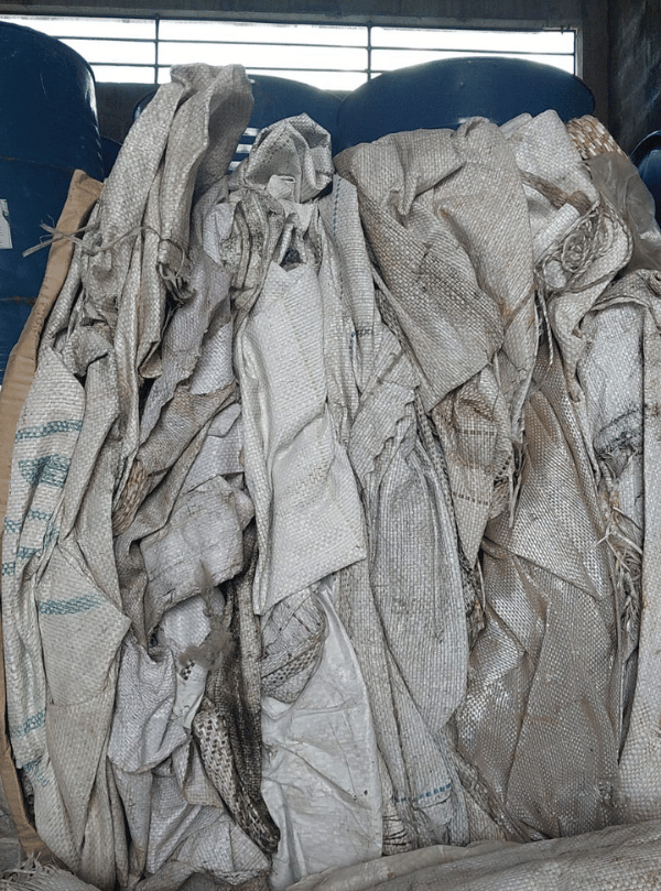 Radovanski big bags usados e sacarias. Big bags higienizados, sem lavar ou batifos - Brancos ou com logomarca - válvula superior e inferior - 4 alças - capacidade para 1.000Kg - Preimeiro uso e seminovos com liner.