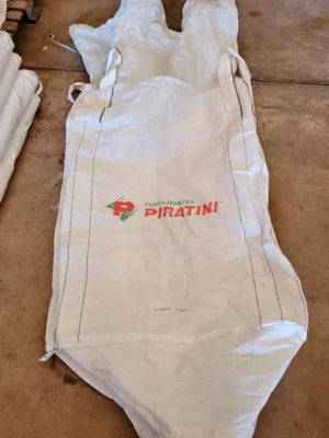 radovanski big bags usados e sacarias. Big bags higienizados, sem lavar ou batifos - Brancos ou com logomarca - válvula superior e inferior - 4 alças - capacidade para 1.000Kg - Preimeiro uso e seminovos com liner.