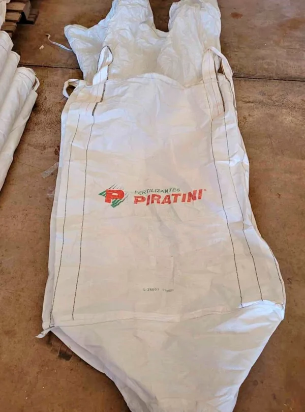 radovanski big bags usados e sacarias. Big bags higienizados, sem lavar ou batifos - Brancos ou com logomarca - válvula superior e inferior - 4 alças - capacidade para 1.000Kg - Preimeiro uso e seminovos com liner.
