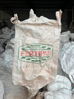 Radovanski big bags usados e sacarias. Big bags higienizados, sem lavar ou batifos - Brancos ou com logomarca - válvula superior e inferior - 4 alças - capacidade para 1.000Kg - Preimeiro uso e seminovos com liner.