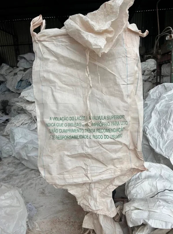 Radovanski big bags usados e sacarias. Big bags higienizados, sem lavar ou batifos - Brancos ou com logomarca - válvula superior e inferior - 4 alças - capacidade para 1.000Kg - Preimeiro uso e seminovos com liner.